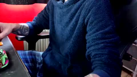 Snapshot of mr_hung_uk38 chatting on 10/22/25, 08:47 mr_hung_uk38 online show from 10/22/25, 08:47