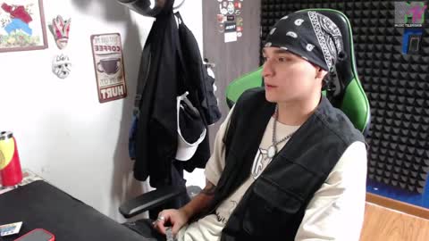 Snapshot of mr_lollipop77 chatting on 04/06/26, 10:00 Call me Angel please online show from 04/06/26, 10:00