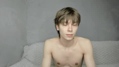 Snapshot of mr_makentoshi chatting on 04/11/26, 02:16 Makentoshi online show from 04/11/26, 02:16
