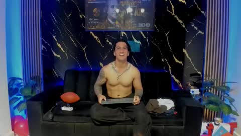 mr_maximo online show from 02/15/26, 07:51