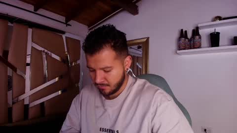 MIKEE online show from 10/08/25, 03:04