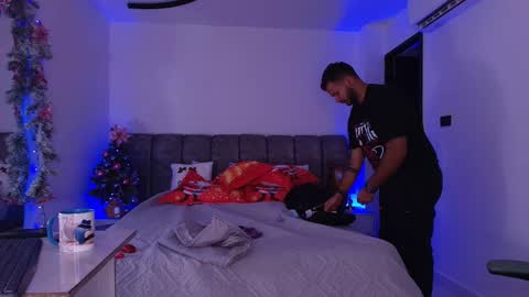 MIKEE online show from 12/19/25, 03:13