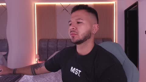 MIKEE online show from 03/15/26, 03:01