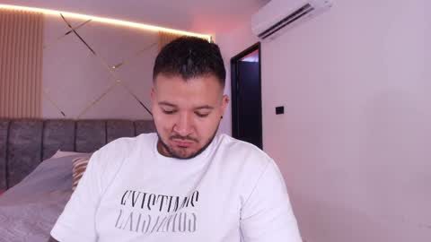 MIKEE online show from 04/09/26, 03:06