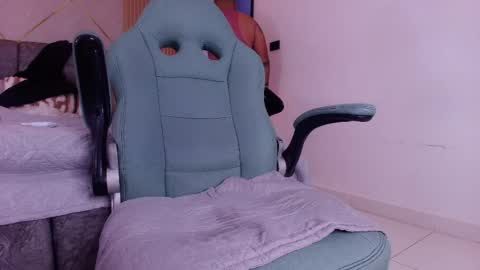 MIKEE online show from 04/11/26, 07:45