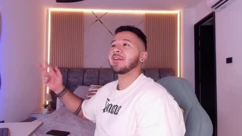 MIKEE online show from 04/18/26, 03:10