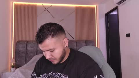 MIKEE online show from 05/27/26, 03:14