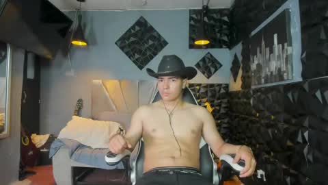 Snapshot of mr_mois chatting on 05/13/26, 03:15 mr_mois online show from 05/13/26, 03:15
