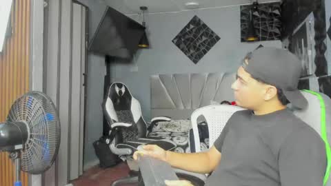 Snapshot of mr_mois chatting on 05/26/26, 05:36 mr_mois online show from 05/26/26, 05:36