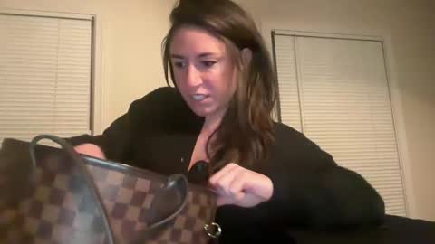 Snapshot of mr_mrs_glitter chatting on 02/13/26, 12:06 Mr Mrs Glitter online show from 02/13/26, 12:06