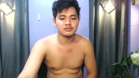 mr_olivercummerx online show from 10/22/25, 04:02