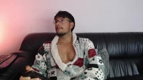 Snapshot of mr_real_aaron chatting on 06/29/26, 09:04 AARON online show from 06/29/26, 09:04
