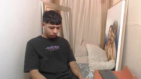 mr_stiven_ online show from 12/15/25, 02:16