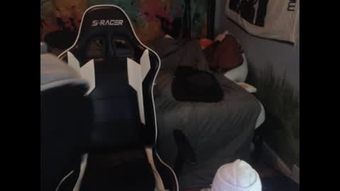 mr_strawberry online show from 11/08/25, 10:48