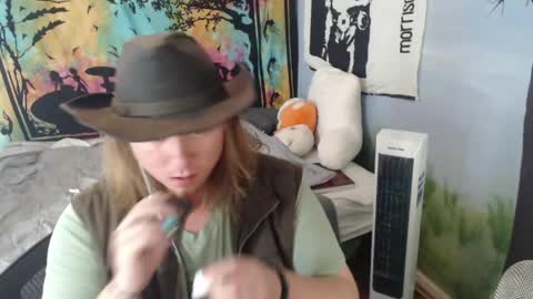 Snapshot of mr_strawberry chatting on 05/29/26, 04:16 mr_strawberry online show from 05/29/26, 04:16