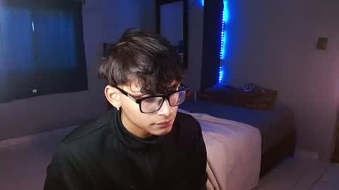 Snapshot of mr_yisuz chatting on 06/26/26, 11:25 yisuz online show from 06/26/26, 11:25