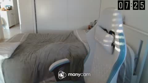 mrdr000 online show from 04/21/26, 05:25