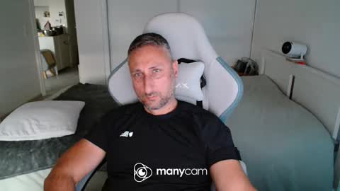 Snapshot of mrdr000 chatting on 06/08/26, 06:19 mrdr000 online show from 06/08/26, 06:19