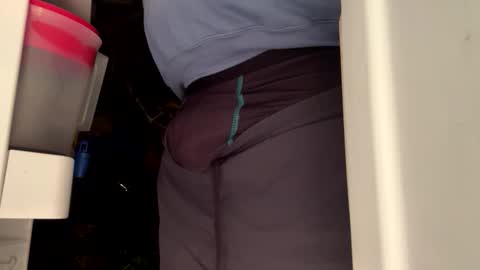 mreric_210 online show from 11/22/25, 07:40