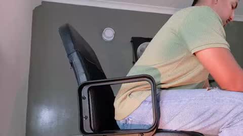 Mr Fox online show from 10/27/25, 07:40