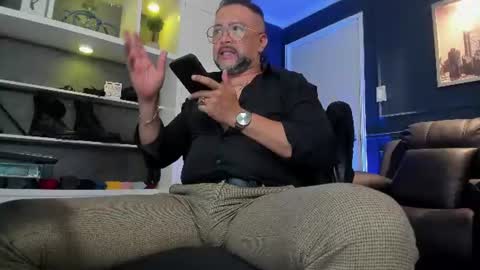 Snapshot of mrfrank_tattoo chatting on 07/10/26, 02:52 MrFrank. online show from 07/10/26, 02:52