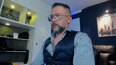 Snapshot of mrfrank_tattoo chatting on 07/14/26, 06:02 MrFrank. online show from 07/14/26, 06:02