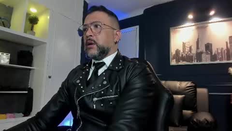 Snapshot of mrfrank_tattoo chatting on 07/18/26, 11:25 MrFrank. online show from 07/18/26, 11:25