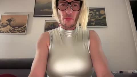 Snapshot of mrmooser42 chatting on 01/14/25, 08:37 TaleOfLaura online show from 01/14/25, 08:37