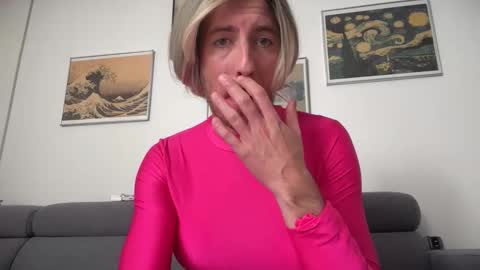 Snapshot of mrmooser42 chatting on 10/19/25, 06:47 TaleOfLaura online show from 10/19/25, 06:47