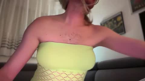 TaleOfLaura online show from 04/09/26, 09:42