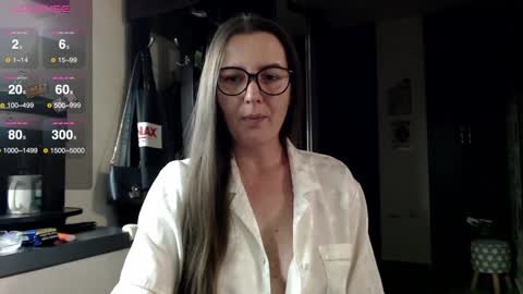 Snapshot of mrs__le chatting on 01/04/25, 05:26 Lara online show from 01/04/25, 05:26
