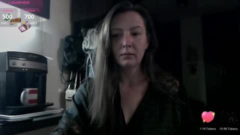 Snapshot of mrs__le chatting on 09/17/25, 05:53 Lara online show from 09/17/25, 05:53