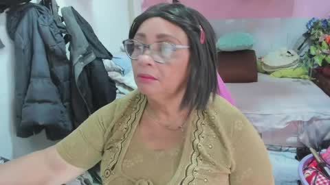 mrs_mommy online show from 05/19/26, 06:58