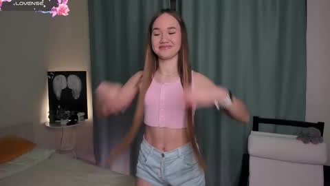 Mia online show from 11/22/25, 10:31