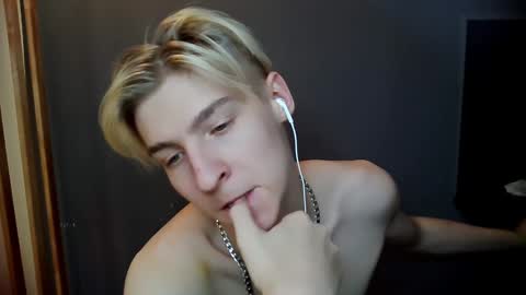 Snapshot of mrsexycum4u chatting on 01/05/25, 09:15 Adam online show from 01/05/25, 09:15