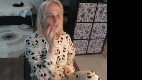 Snapshot of mrsluck chatting on 04/23/26, 03:58 Sasha online show from 04/23/26, 03:58