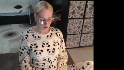 Snapshot of mrsluck chatting on 04/28/26, 02:27 Sasha online show from 04/28/26, 02:27