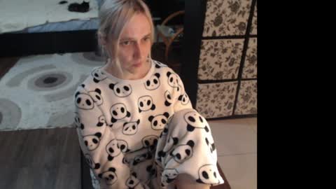 Snapshot of mrsluck chatting on 06/03/26, 06:35 Sasha online show from 06/03/26, 06:35