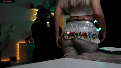 YOUR OWNER online show from 11/10/25, 04:06