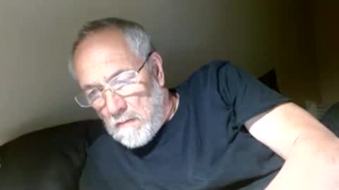 Snapshot of mrtease5 chatting on 04/13/26, 03:45 mrtease5 online show from 04/13/26, 03:45