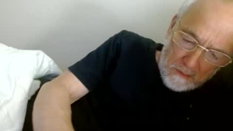 Snapshot of mrtease5 chatting on 04/16/26, 03:40 mrtease5 online show from 04/16/26, 03:40