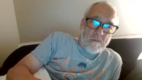 Snapshot of mrtease5 chatting on 04/22/26, 04:04 mrtease5 online show from 04/22/26, 04:04
