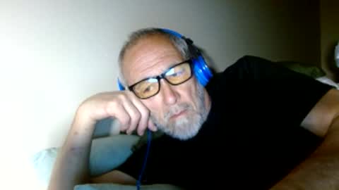 Snapshot of mrtease5 chatting on 04/26/26, 08:28 mrtease5 online show from 04/26/26, 08:28