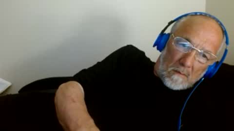 Snapshot of mrtease5 chatting on 04/28/26, 03:33 mrtease5 online show from 04/28/26, 03:33
