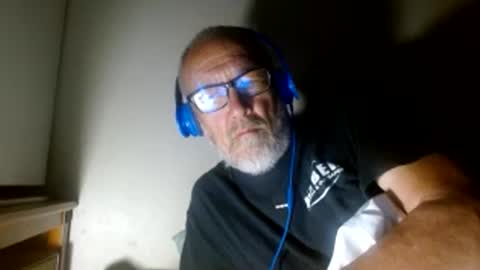 Snapshot of mrtease5 chatting on 05/10/26, 10:42 mrtease5 online show from 05/10/26, 10:42