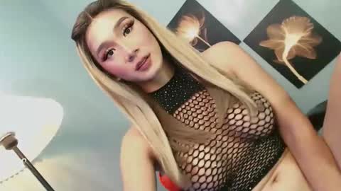 chloe online show from 12/04/25, 06:01