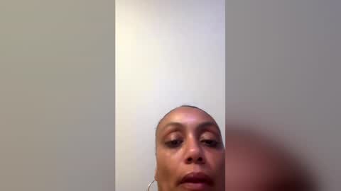 Snapshot of ms_discreet chatting on 06/22/26, 05:48 ms_discreet online show from 06/22/26, 05:48