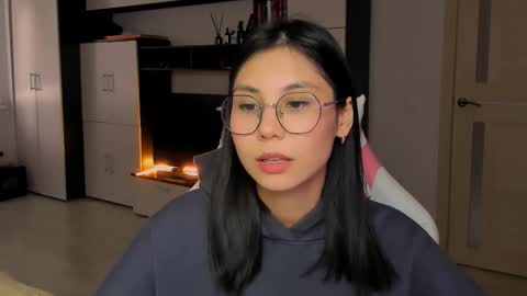 ms_emily_ online show from 09/13/25, 02:17