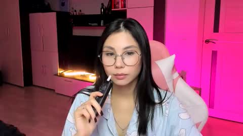 ms_emily_ online show from 11/27/25, 05:48