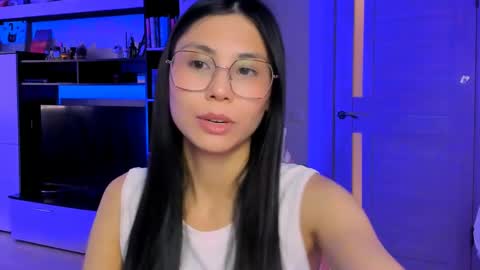 Snapshot of ms_emily_ chatting on 05/13/26, 11:18 ms_emily_ online show from 05/13/26, 11:18
